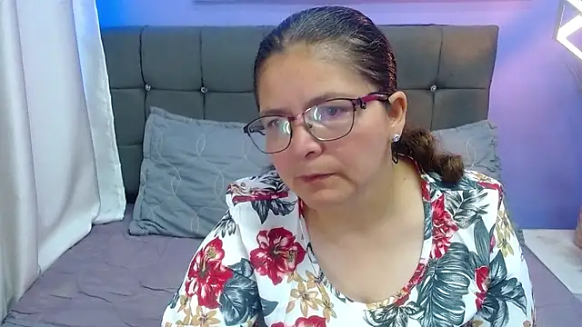 Snapshot of Linda_banks_ chatting on July 2026 01:51:02 AM Linda banks online show from July 2026 01:51:02 AM