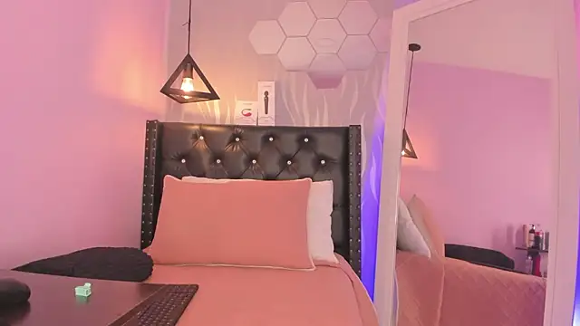 lucia-cute online show from March 2026 07:08:02 PM