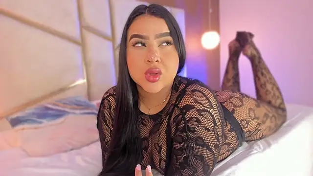 Snapshot of Caro_Suarez chatting on October 2025 12:01:02 PM Caro Suarez online show from October 2025 12:01:02 PM