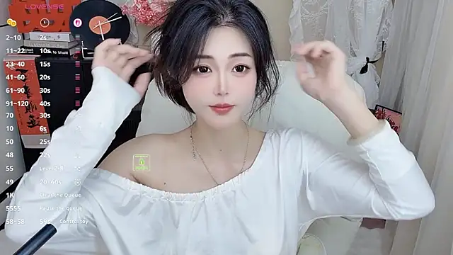 Snapshot of CeeKie chatting on March 2026 05:11:01 AM CeeKie online show from March 2026 05:11:01 AM