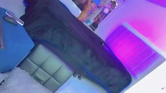 HANNAH BACKERS online show from November 2025 01:40:01 PM