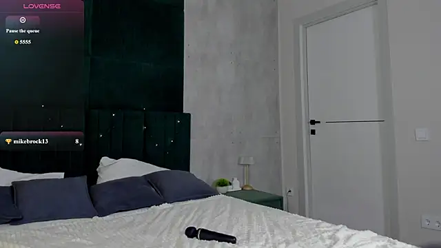 MalvinaDream online show from April 2026 07:58:01 PM