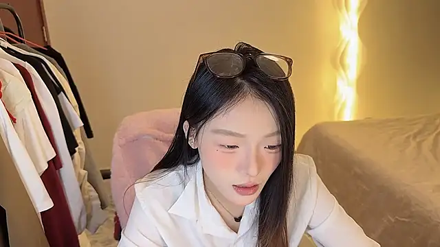 Robin-o3 online show from November 2025 02:05:01 PM