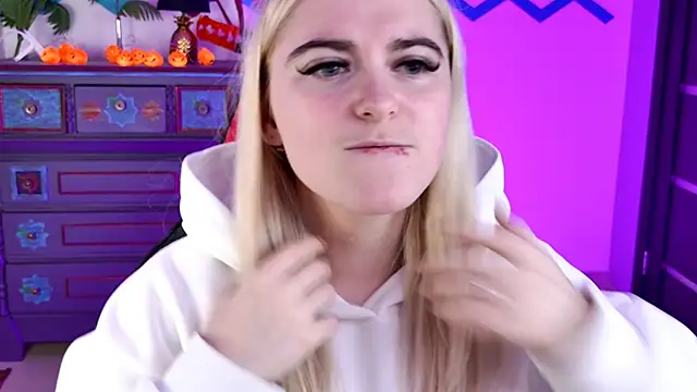 Stef Nicks online show from October 2025 09:44:01 AM