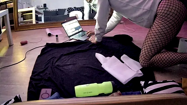 Snapshot of Toysboy67bi chatting on September 2025 02:17:01 AM Toysboy67bi online show from September 2025 02:17:01 AM