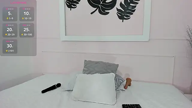 azaharaaa  online show from September 2025 11:43:01 AM