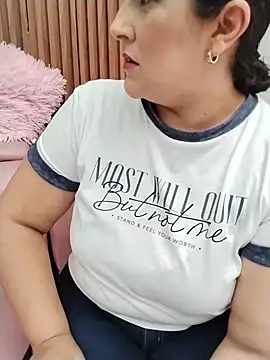 KikaDuque online show from July 2026 07:07:02 PM