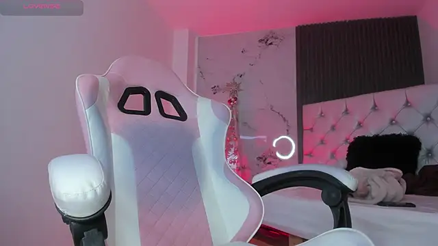 chloesagee online show from December 2025 11:24:02 PM