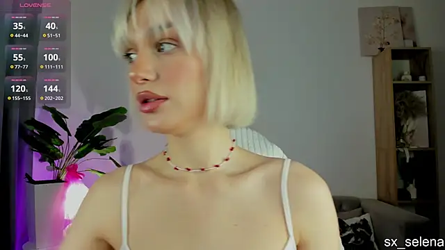 Ice Strawberry online show from April 2026 03:04:02 AM