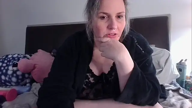 Snapshot of EdenArcadia chatting on April 2026 02:35:01 AM EdenArcadia online show from April 2026 02:35:01 AM