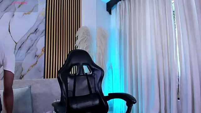 Snapshot of JulienSaint chatting on April 2026 12:00:01 PM JulienSaint online show from April 2026 12:00:01 PM