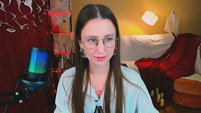 YourLovellyStory online show from October 2025 04:22:01 PM