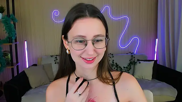 YourLovellyStory online show from November 2025 04:39:01 PM