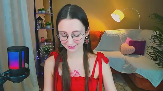 YourLovellyStory online show from November 2025 04:23:01 PM