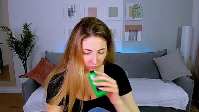 SensitiveSooul online show from April 2026 07:43:01 PM