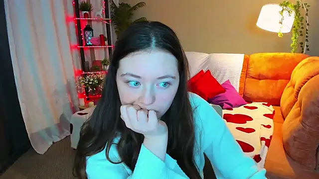 AlluringLookk online show from April 2026 04:18:01 PM