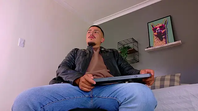 MrFox   online show from March 2026 07:30:01 PM