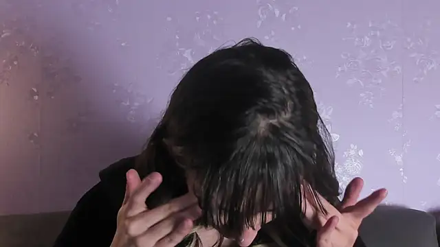 Emilia Bons online show from April 2026 12:55:01 PM