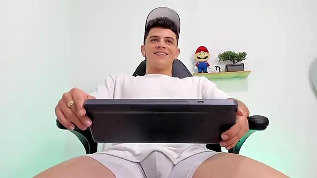 Mikecooper online show from October 2025 01:38:01 AM