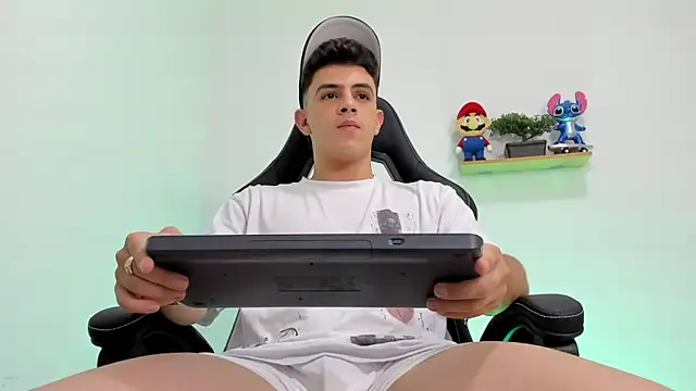 Mikecooper online show from February 2026 01:37:01 AM