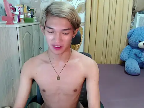 Snapshot of fuckerfriendsxx chatting on June 2026 01:13:01 PM fuckerfriendsxx online show from June 2026 01:13:01 PM