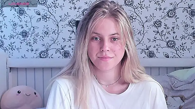 Snapshot of AngelAnty chatting on June 2026 01:04:01 PM AngelAnty online show from June 2026 01:04:01 PM