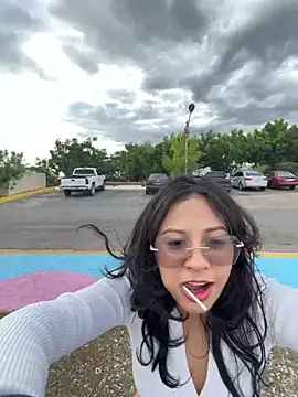 lynn9000 online show from December 2025 08:28:02 PM