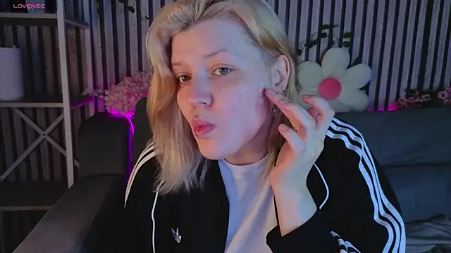 Snapshot of Michele_Greenn chatting on July 2026 01:12:02 AM Michele Greenn online show from July 2026 01:12:02 AM