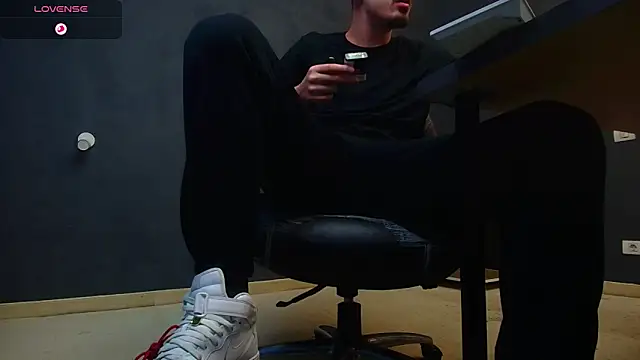 EnzoRace online show from October 2025 04:46:02 AM