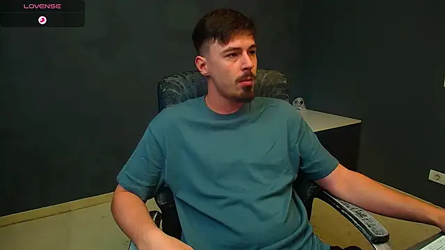 EnzoRace online show from November 2025 05:49:01 AM