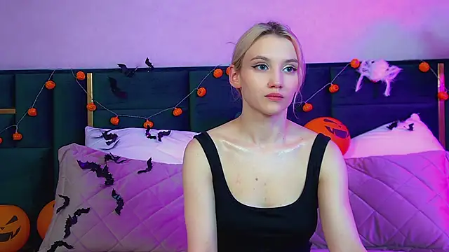 StacyEvances online show from October 2025 06:04:01 PM