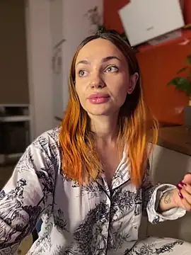 SaraLow online show from October 2025 01:06:02 AM