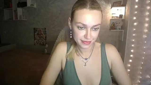 NickyAdamidi online show from October 2025 05:11:01 PM