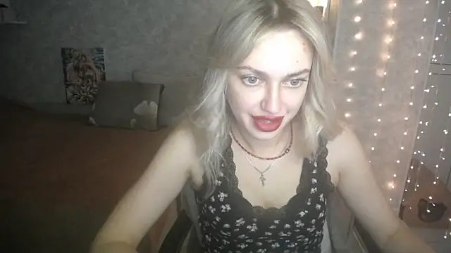 NickyAdamidi online show from November 2025 04:17:02 PM