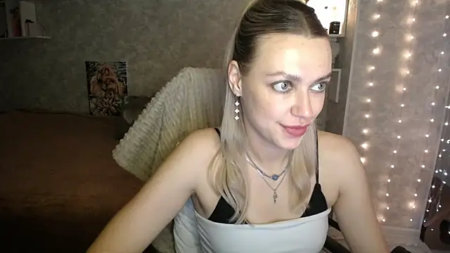 NickyAdamidi online show from November 2025 03:50:01 PM