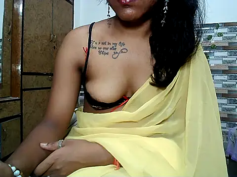 Snapshot of HOT_AARVI11 chatting on October 2025 04:04:01 PM HOT AARVI11 online show from October 2025 04:04:01 PM