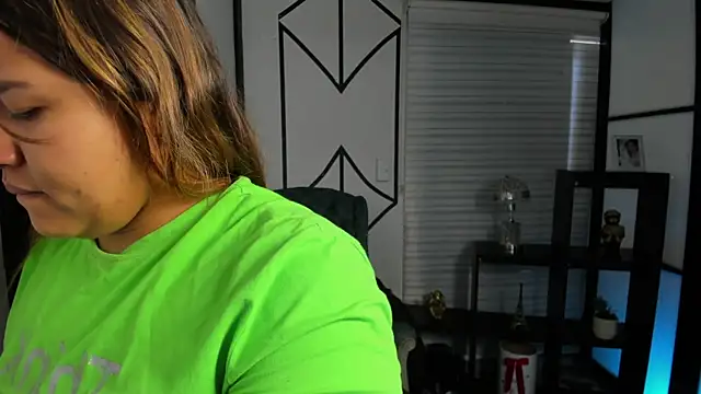 ElaBourn  online show from October 2025 01:18:01 PM