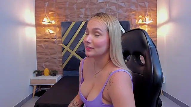 Emmaa white  online show from January 2026 05:16:01 PM