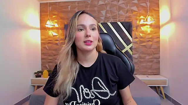 Emmaa white  online show from April 2026 05:17:01 PM