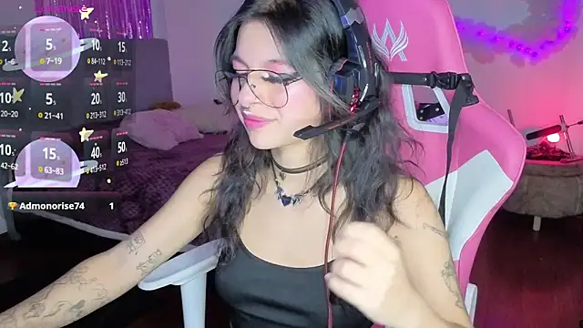 larah uwu online show from January 2026 07:17:02 PM