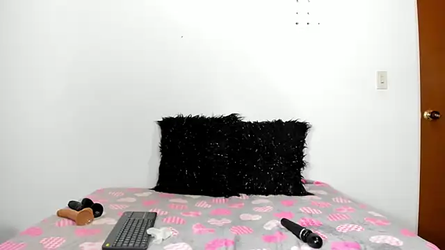 Camila Martiinez online show from November 2025 07:23:01 PM