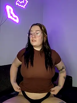 HarleyDemon666 online show from December 2025 01:47:02 AM