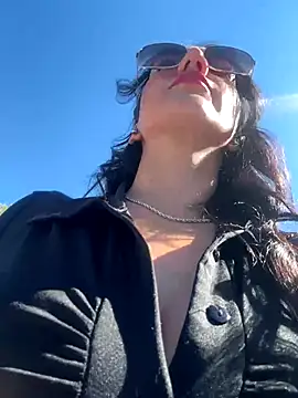 Ninabigtitied online show from October 2025 09:59:02 AM