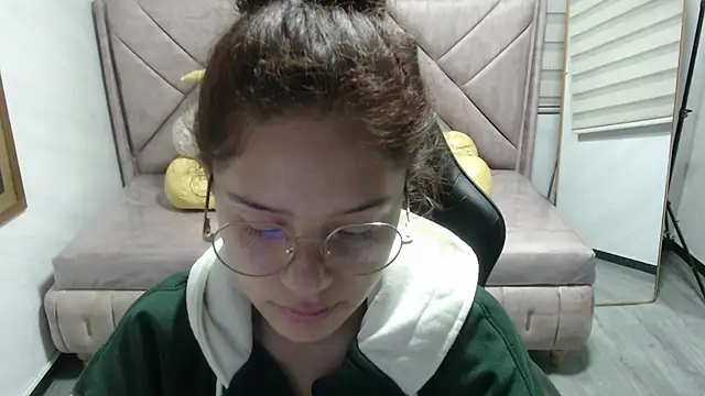 Velvet Moon V online show from December 2025 01:16:02 PM