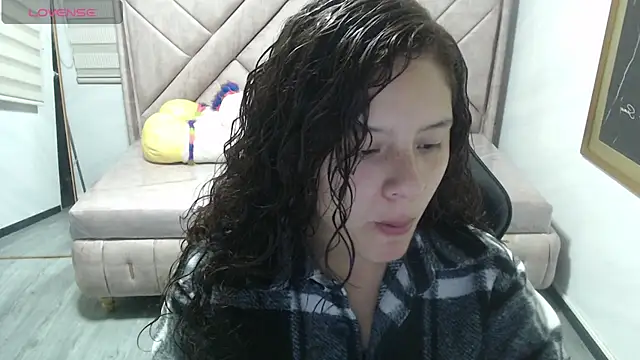 Snapshot of Velvet_Moon_V chatting on January 2026 01:15:01 PM Velvet Moon V online show from January 2026 01:15:01 PM