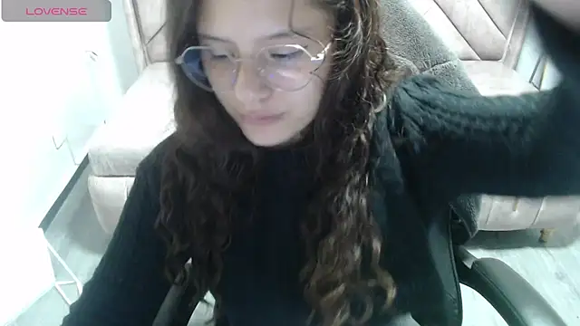 Snapshot of Velvet_Moon_V chatting on February 2026 08:07:02 PM Velvet Moon V online show from February 2026 08:07:02 PM