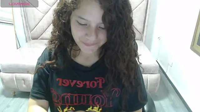 Snapshot of Velvet_Moon_V chatting on February 2026 07:40:01 PM Velvet Moon V online show from February 2026 07:40:01 PM