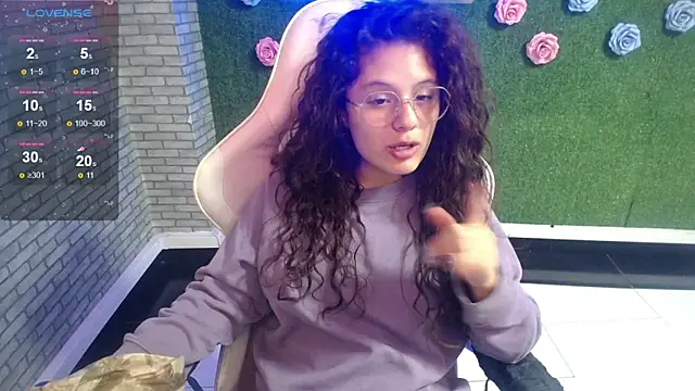 Snapshot of Velvet_Moon_V chatting on February 2026 01:15:01 PM Velvet Moon V online show from February 2026 01:15:01 PM