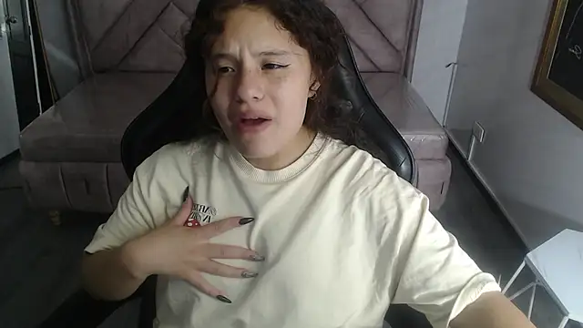 Snapshot of Velvet_Moon_V chatting on February 2026 08:13:02 PM Velvet Moon V online show from February 2026 08:13:02 PM