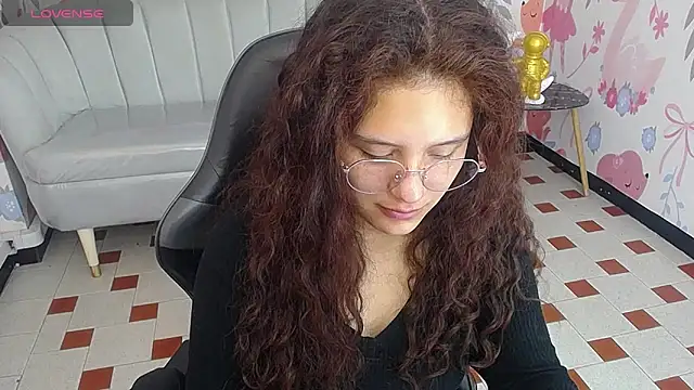 Snapshot of Velvet_Moon_V chatting on February 2026 01:19:01 PM Velvet Moon V online show from February 2026 01:19:01 PM